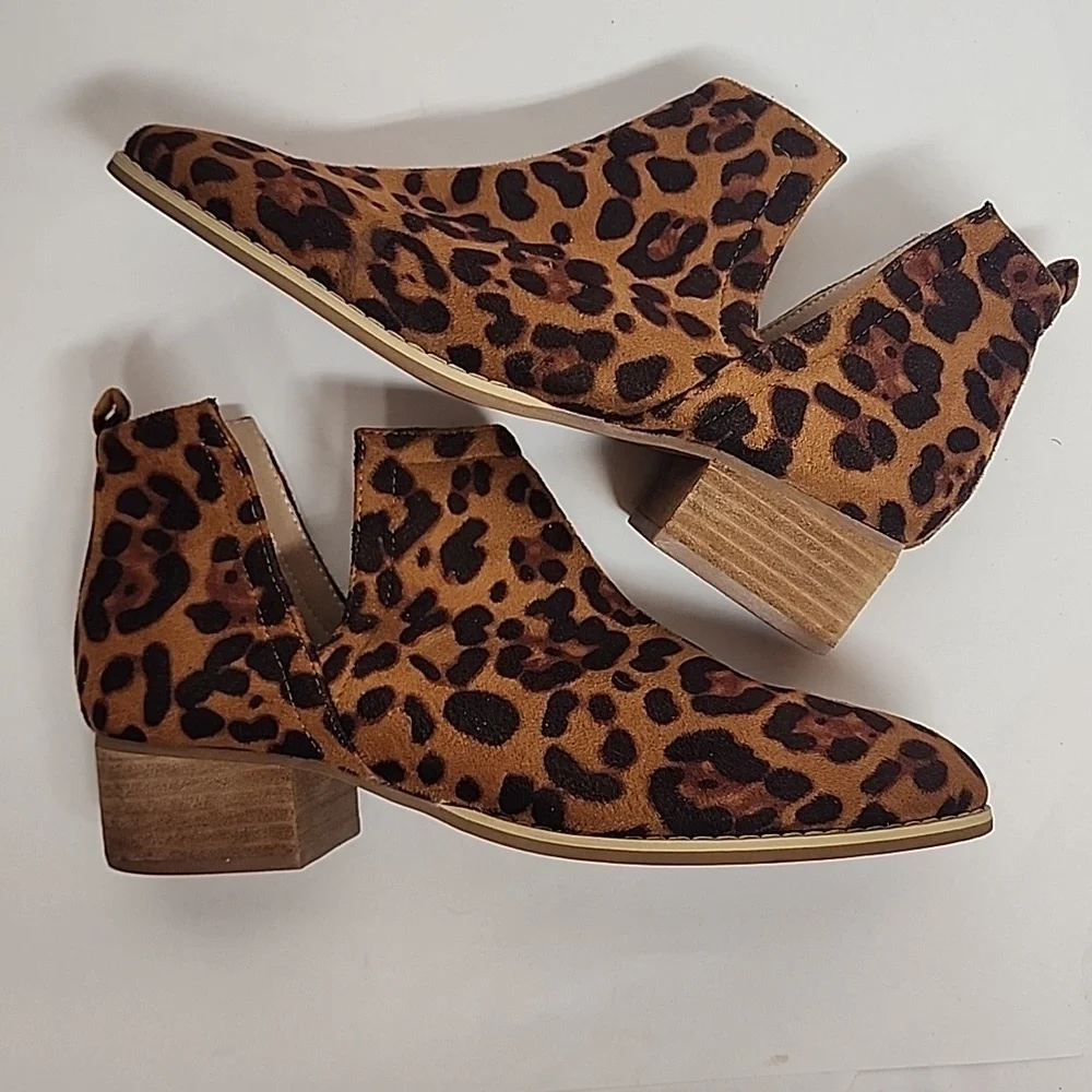 A Rider Girl Sz 8.5 Sexy Leopard Print 1.5